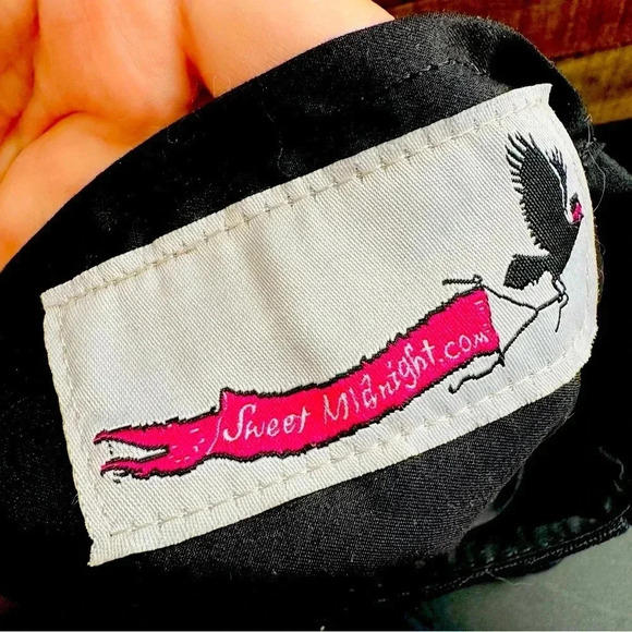 NWOT Sweet Midnight Coffin Backpack Bag With Bat - Picture 6 of 7